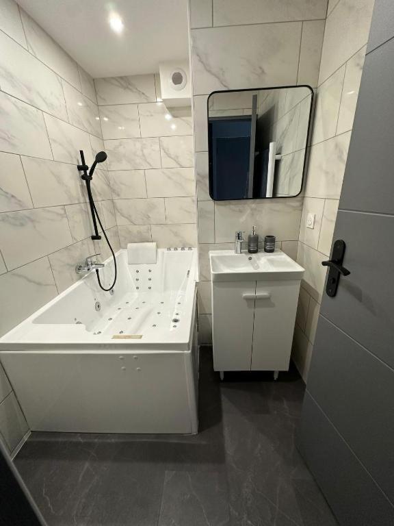 Studio Jaccuzzi A 2 Min Davignon Les Angles  Экстерьер фото
